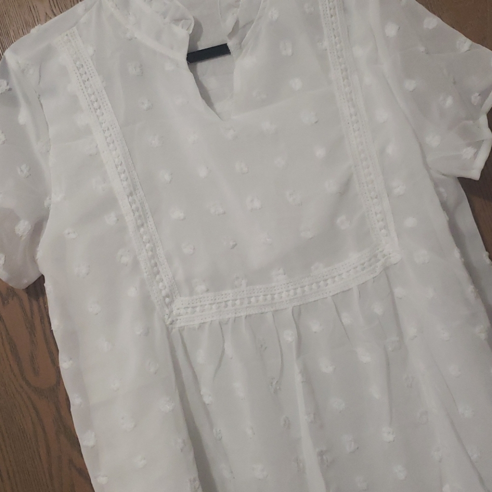 🔥🎉HP🎉 New Swiss dot flowy top. - Picture 6 of 13